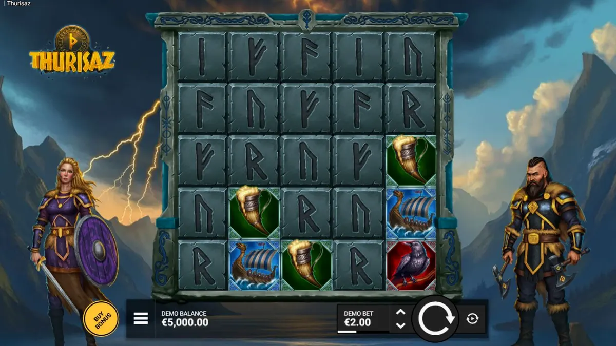 Pemandangan visual Viking dalam slot Thurisaz dengan latar belakang pegunungan dan prajurit